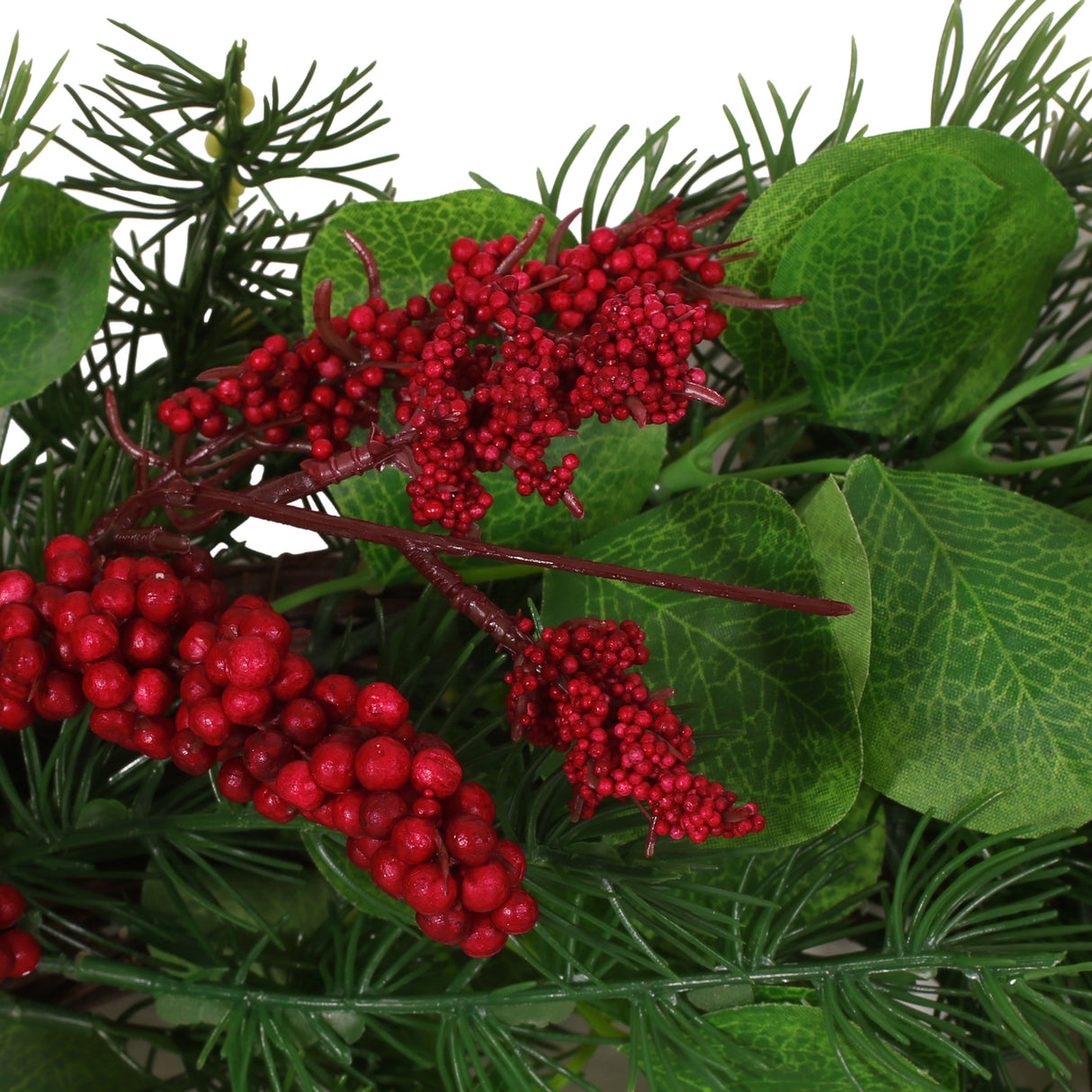 25.5" LEAVES/BERRY WREATH - V.I.P Digital Presence