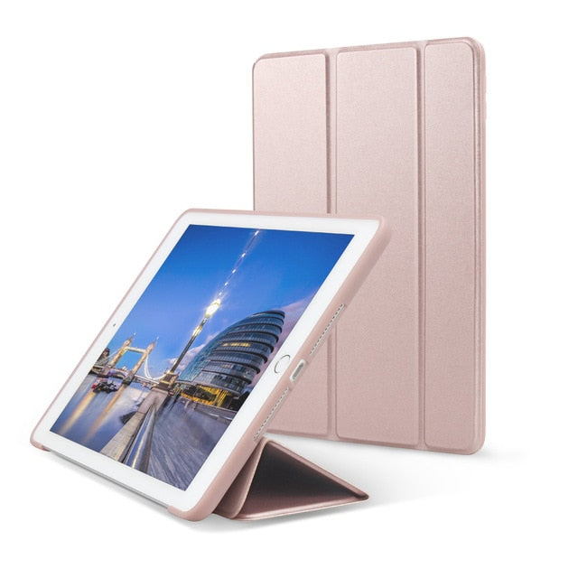 Funda para iPad 9.7 pulgadas 2017 2018 con base de silicona suave y funda inteligente de cuero PU con función de suspensión automática.