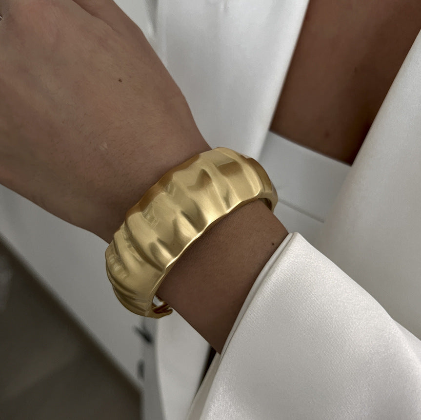 Irregular edged spring bracelet ins wind metallic folds Bracelet smooth surface - V.I.P Digital Presence