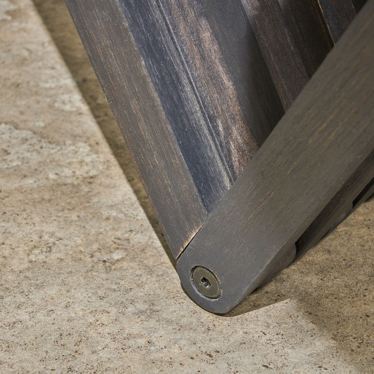 METROPOL BENCH - V.I.P Digital Presence