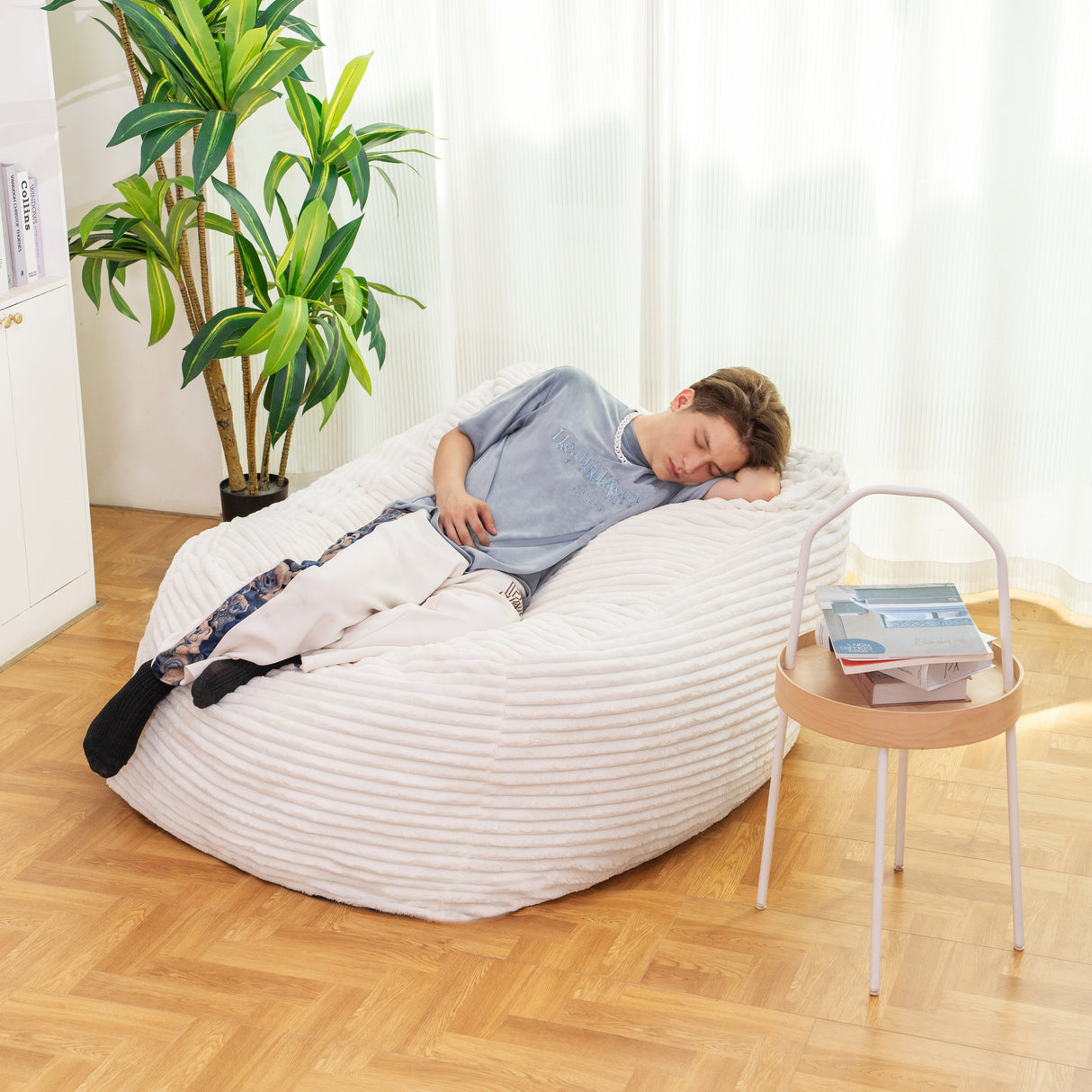 Faux Fur Classic Bean Bag white - V.I.P Digital Presence