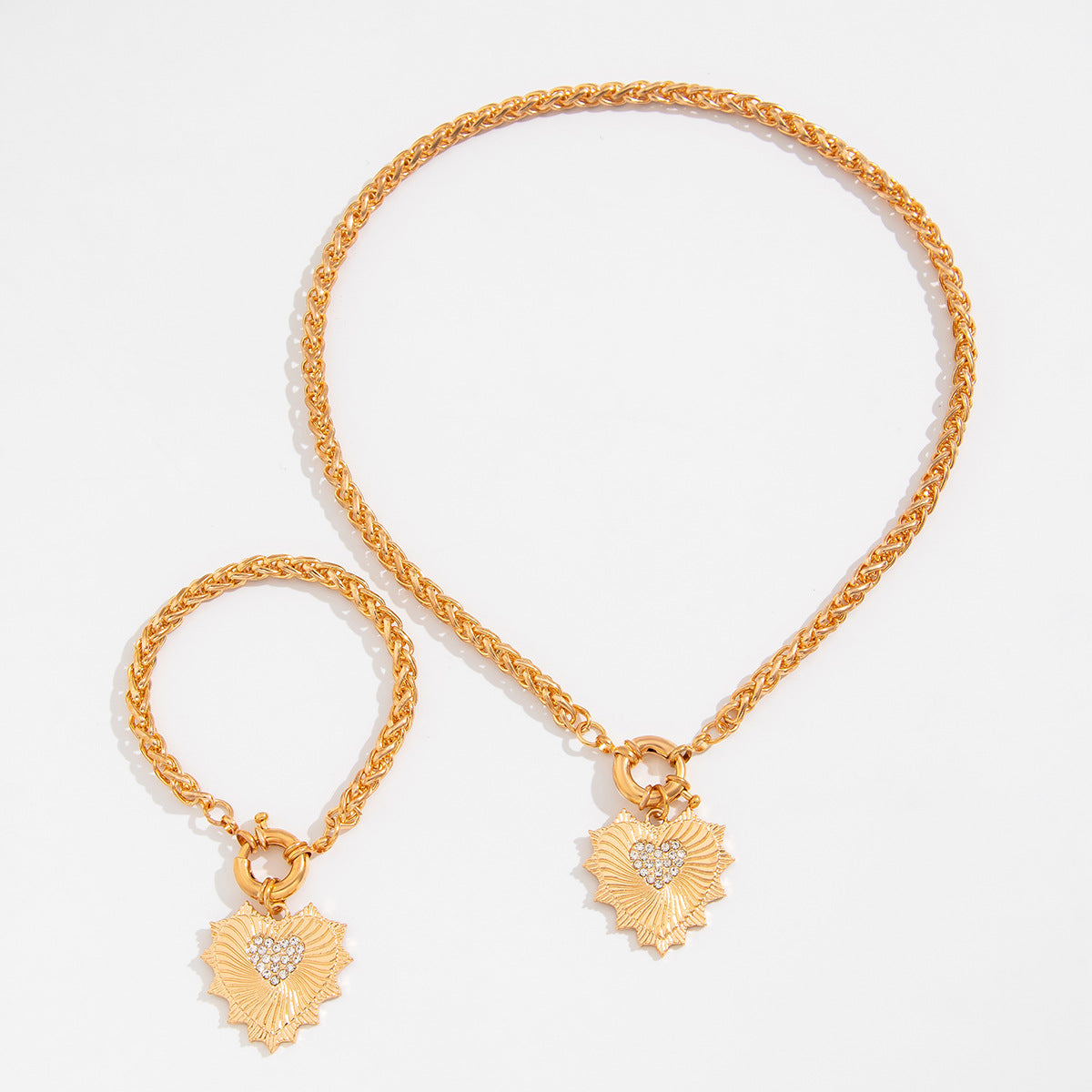 Diamond studded heart-shaped metal pendant necklace, light luxury style spring buckle collarbone chain set - V.I.P Digital Presence