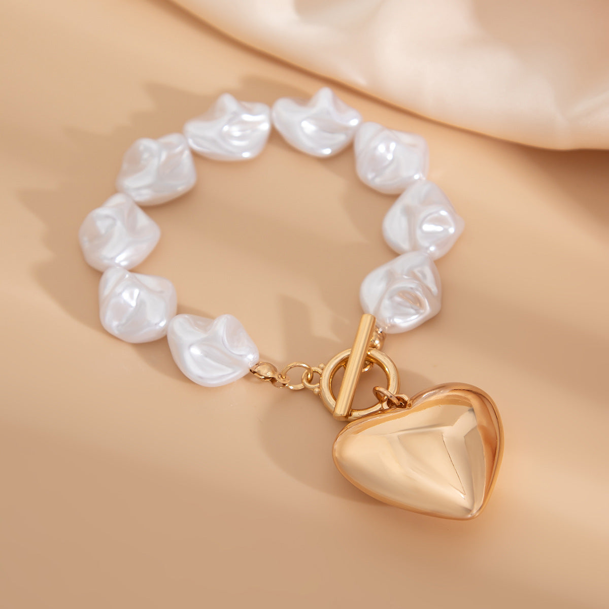 Fashionable heart-shaped hollow pendant collarbone chain simple flat bead pearl necklace set - V.I.P Digital Presence