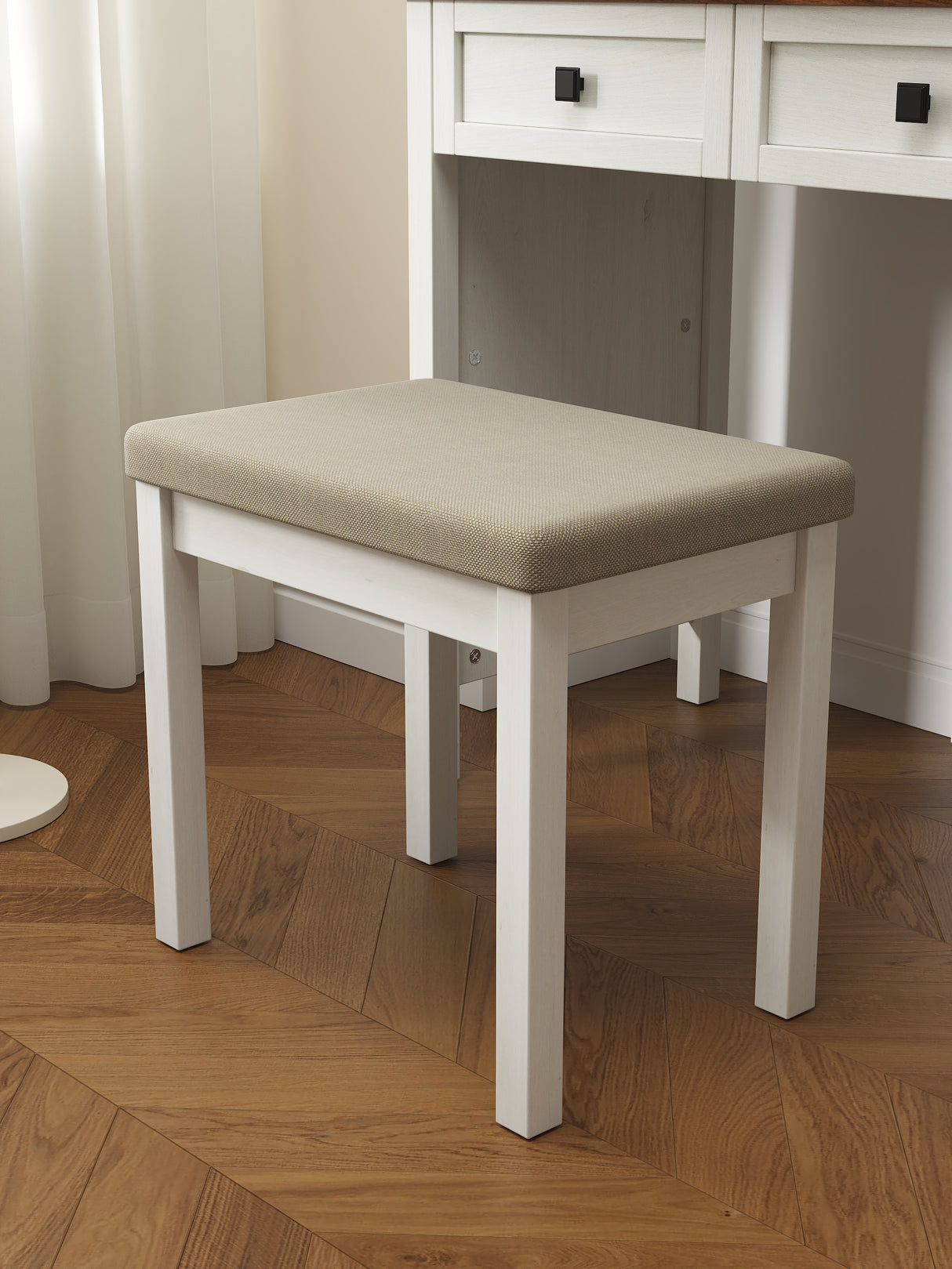 46.5-inch dressing table with adjustable LED lighting mirror and charging station, equipped with soft cushioned stool - V.I.P Digital Presence