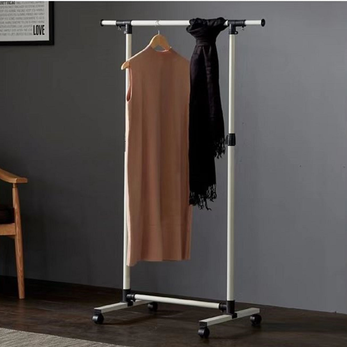 Short hanger, used for hanging heavy-duty rolling hangers with bottom racks and wheels for clothes - V.I.P Digital Presence