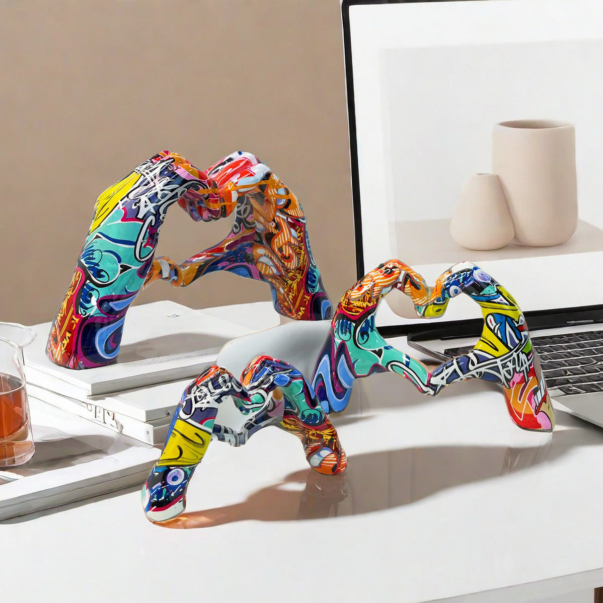 Internet celebrity graffiti, love gesture ornaments, home living rooms, offices, desktop exhibition halls, resin handicrafts, decorative products - V.I.P Digital Presence