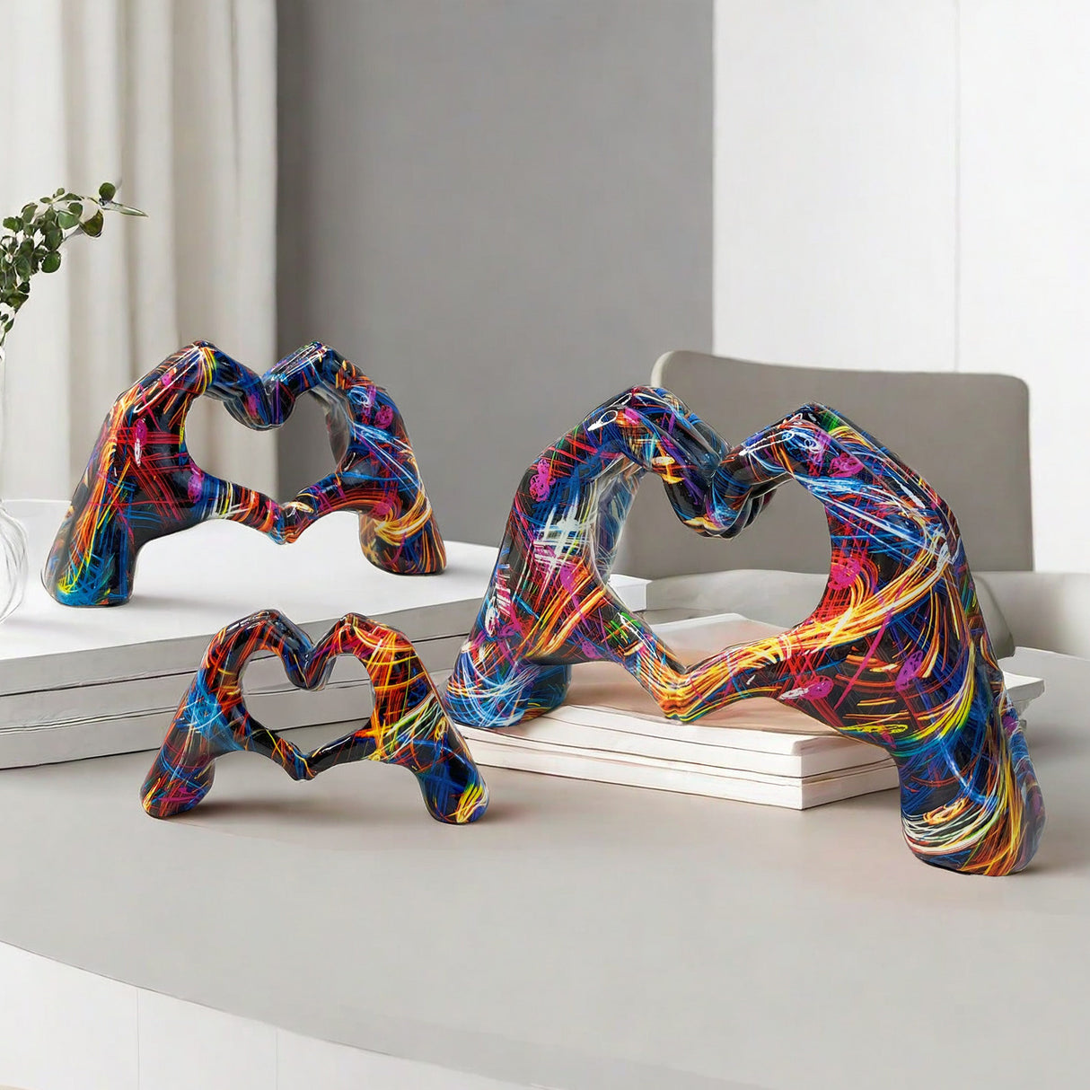 Internet celebrity graffiti, love gesture ornaments, home living rooms, offices, desktop exhibition halls, resin handicrafts, decorative products - V.I.P Digital Presence