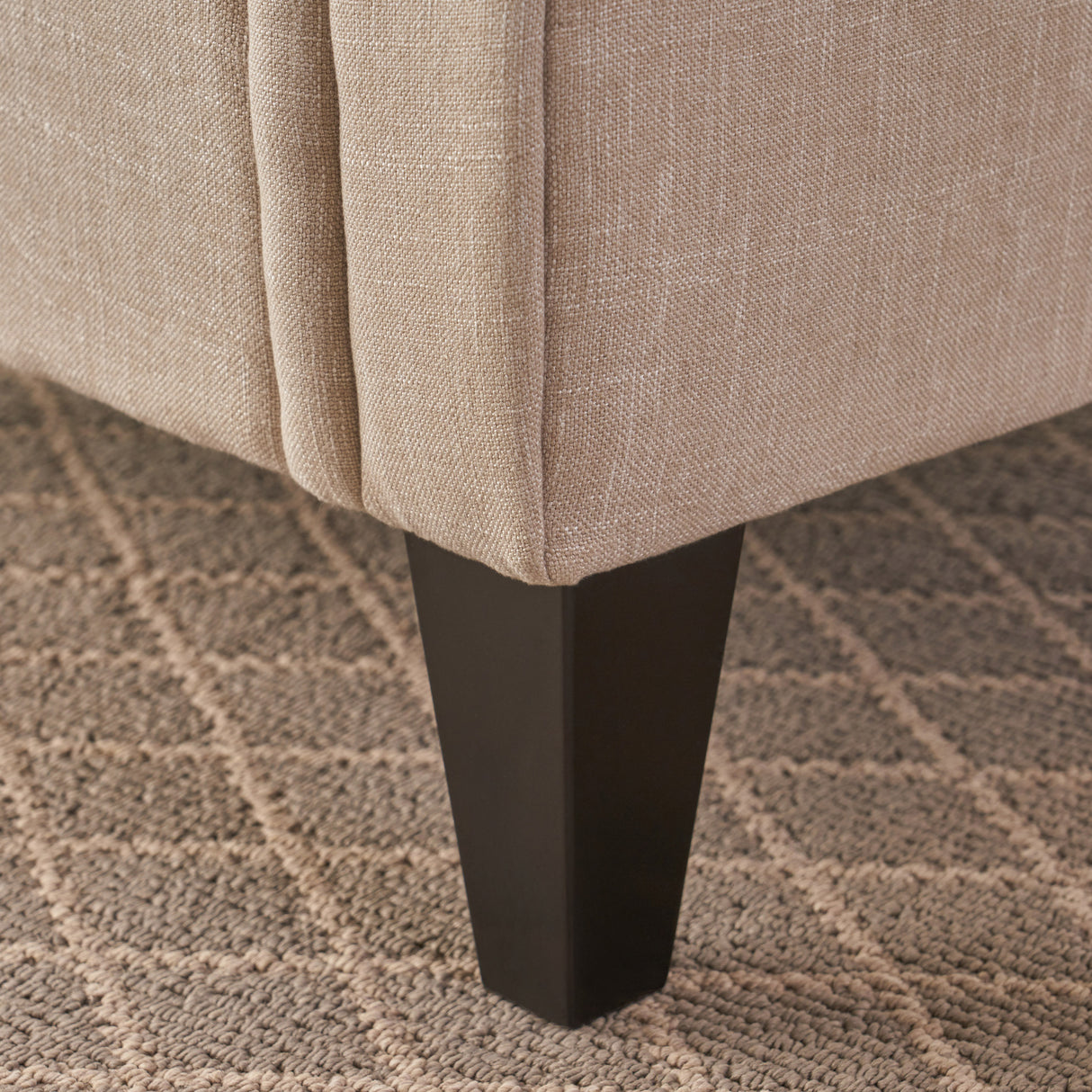 SPRINGFIELD TUFTED CHAIR - V.I.P Digital Presence