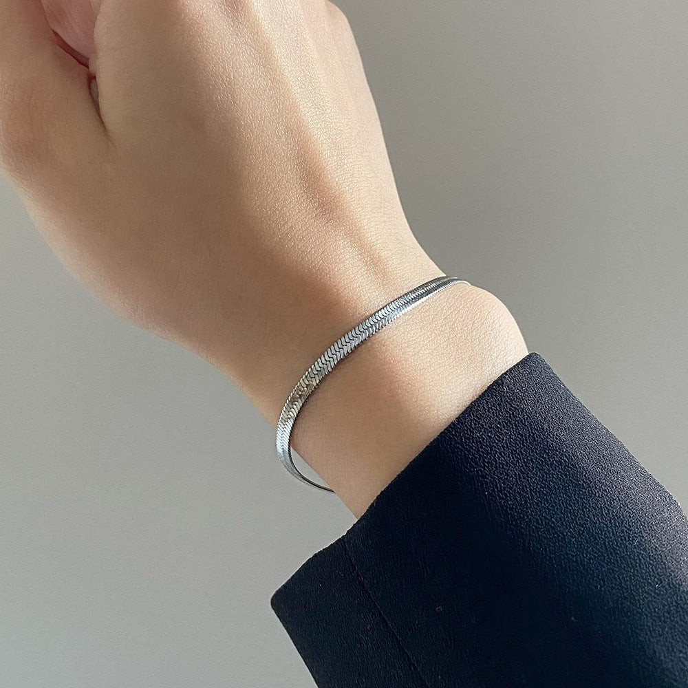 Simple and versatile blade chain bracelet for women with heart pendant bracelet - V.I.P Digital Presence