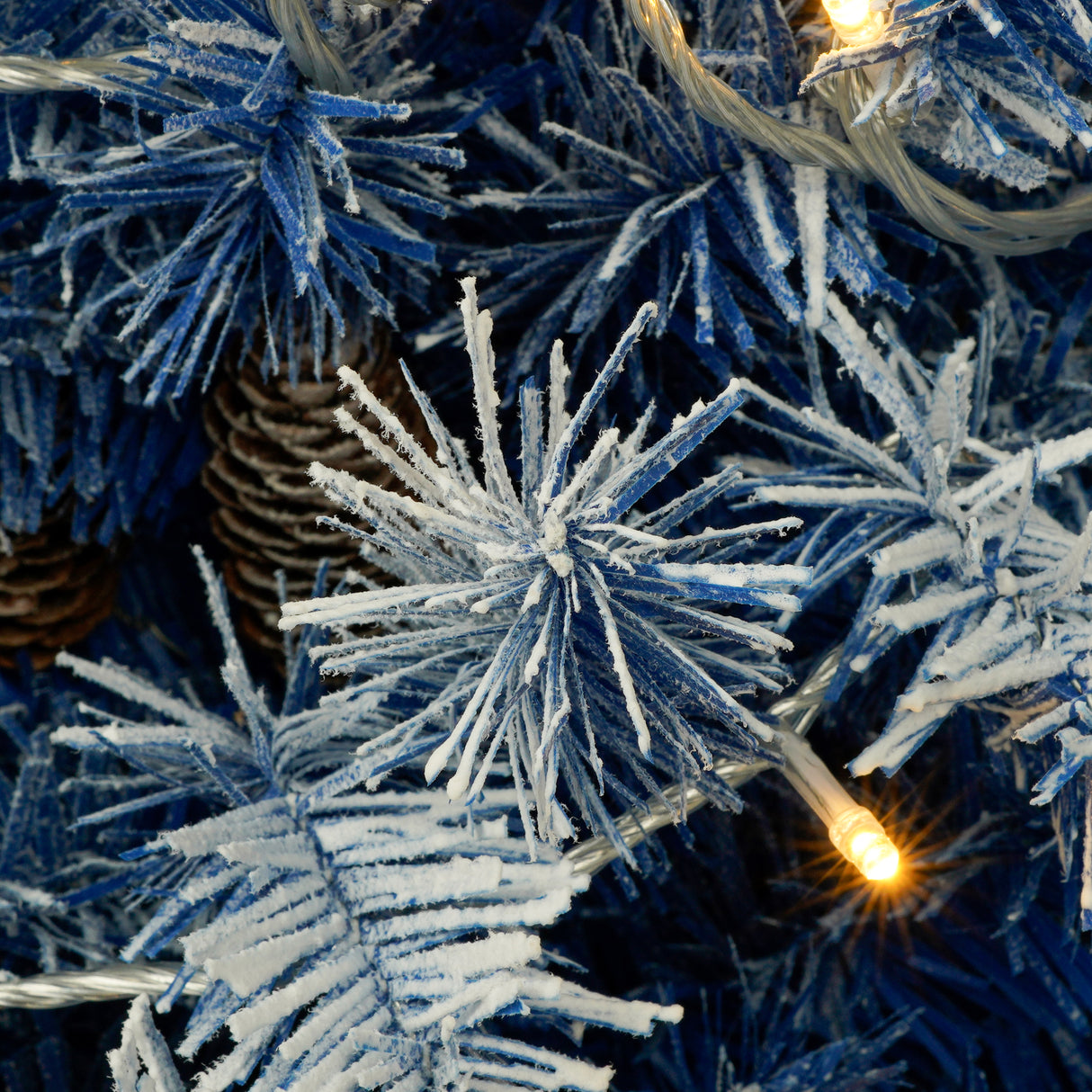 A set of 4 artificial Christmas trees, including flower garlands, flower garlands, and 2 entrance trees, equipped with LED light - V.I.P Digital Presence