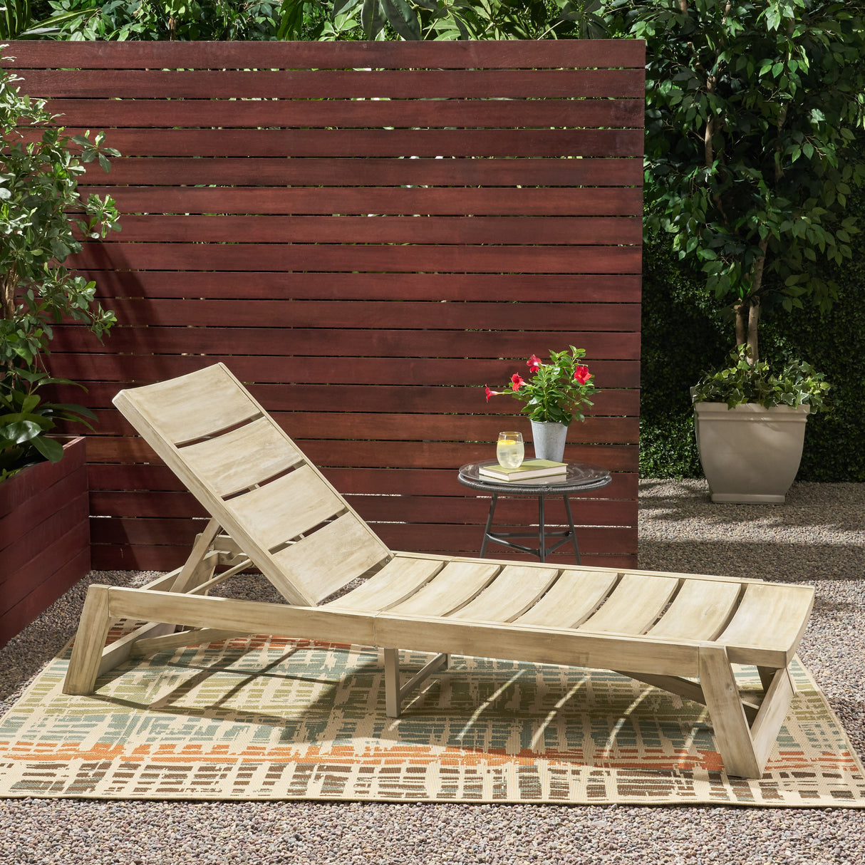 MAKI CHAISE LOUNGE - V.I.P Digital Presence