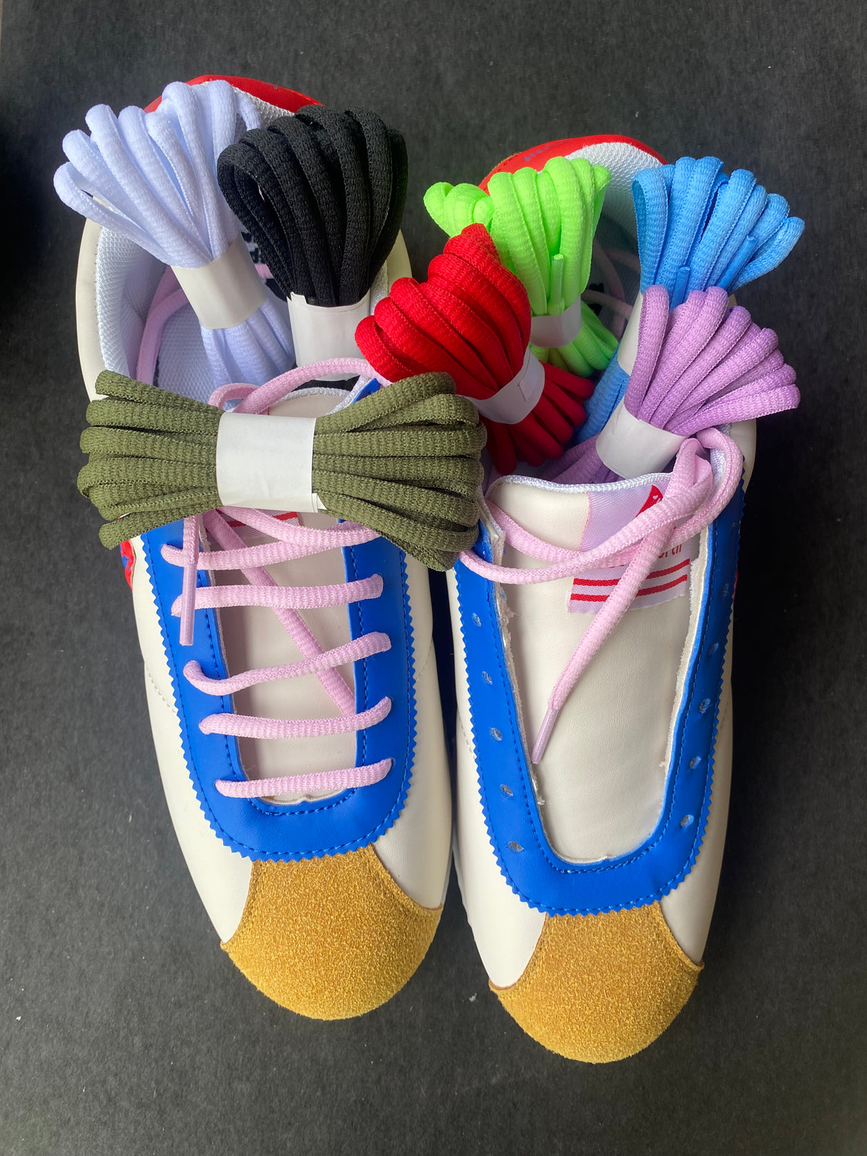 8 pairs of 8-color shoelaces - semi-circular - V.I.P Digital Presence