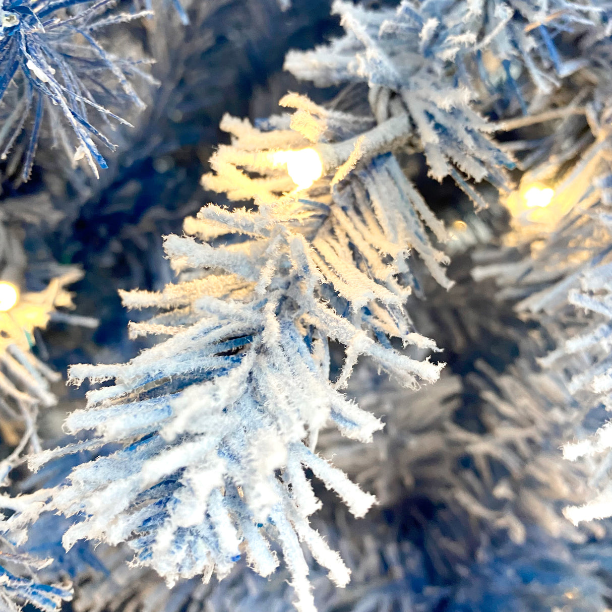 6FT pre ignited hinge chain artificial fir Christmas tree, Christmas tree snowflake flocking person with 750 Christmas branches - V.I.P Digital Presence