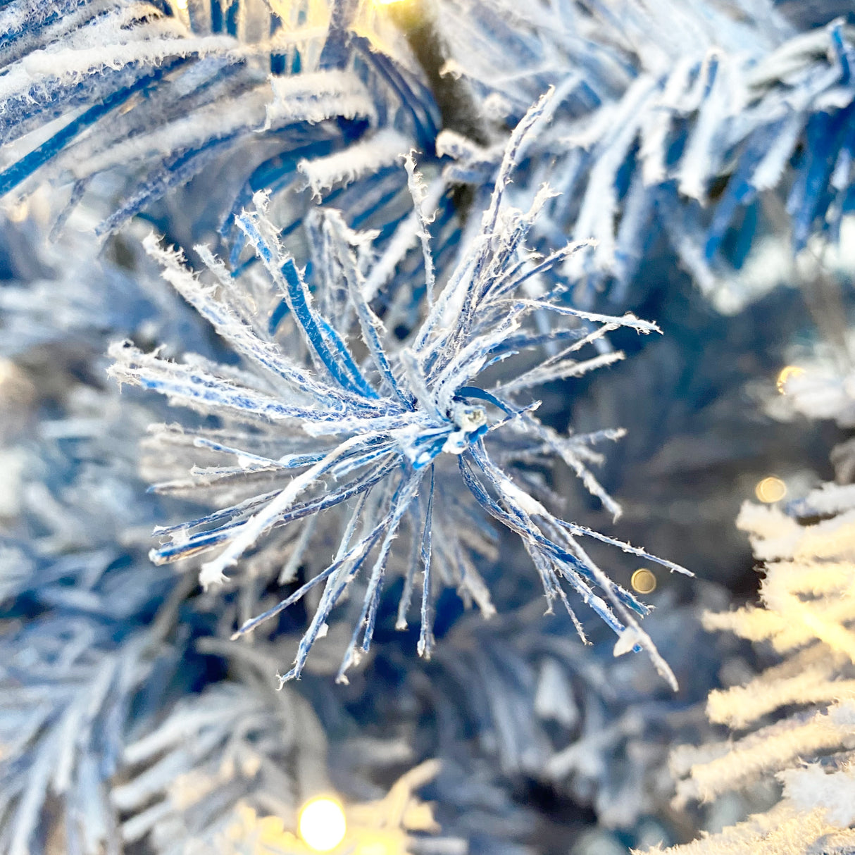 6FT pre ignited hinge chain artificial fir Christmas tree, Christmas tree snowflake flocking person with 750 Christmas branches - V.I.P Digital Presence