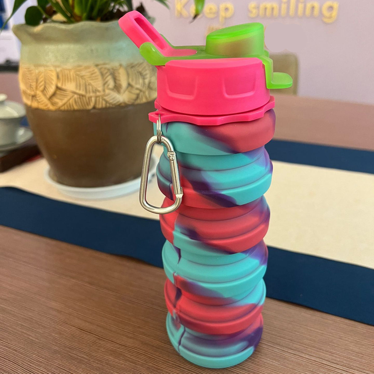 Vasos deportivos plegables de silicona para hombre y mujer, innovadores y prácticos para viajes al aire libre. Botellas portátiles de agua fría.