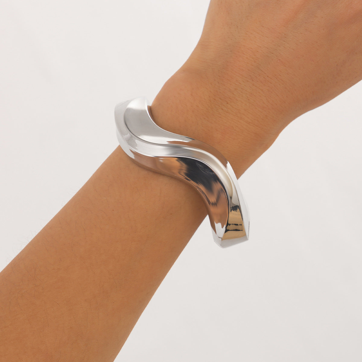 Irregular edged spring bracelet ins wind metallic folds Bracelet smooth surface - V.I.P Digital Presence