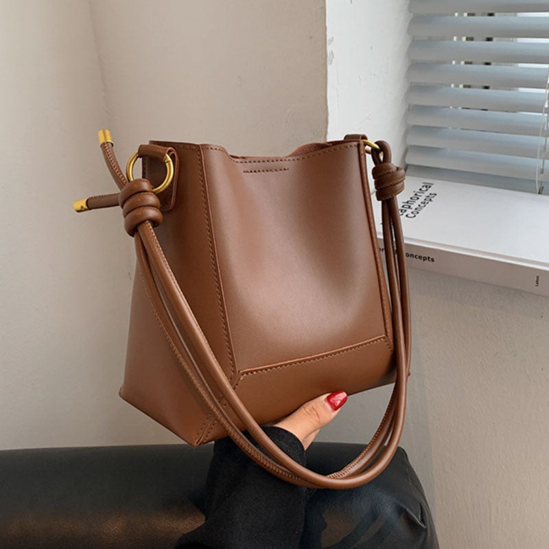 Fashionable Large Capacity Simple One Shoulder Crossbody Bag Retro Texture Bucket Bag Women's Bag - V.I.P Digital Presence