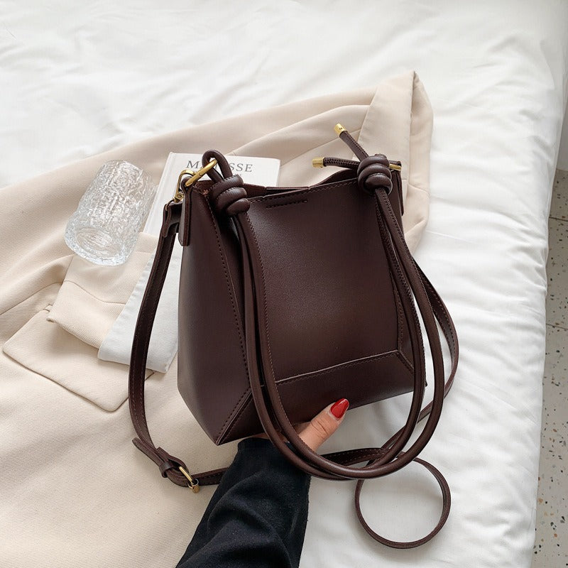 Fashionable Large Capacity Simple One Shoulder Crossbody Bag Retro Texture Bucket Bag Women's Bag - V.I.P Digital Presence