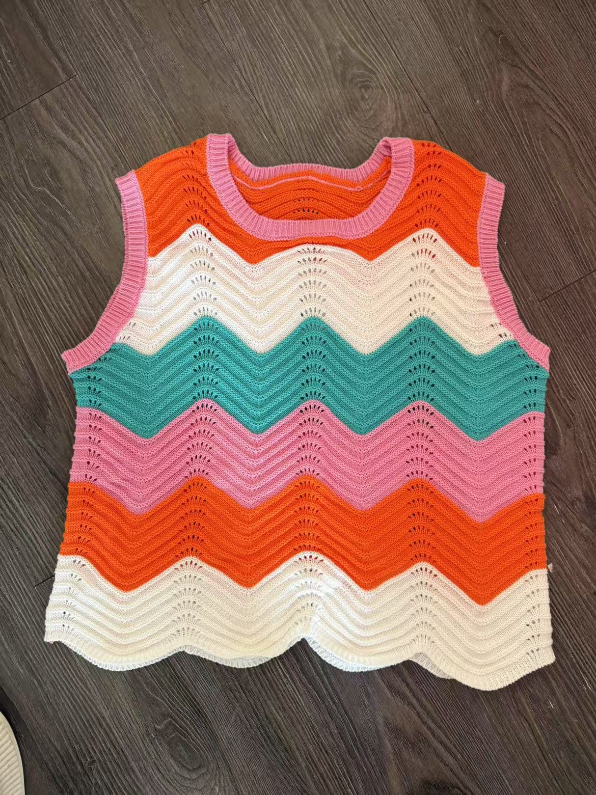Round neck short sleeved vest contrasting wave top - V.I.P Digital Presence