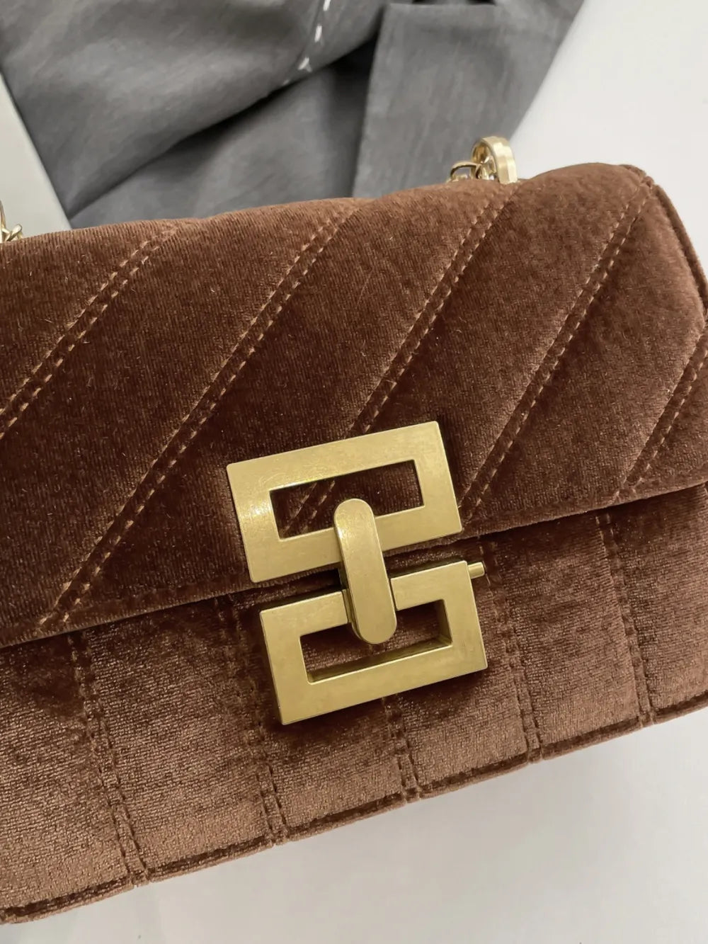 Solid Color Chain Shoulder Bag - V.I.P Digital Presence
