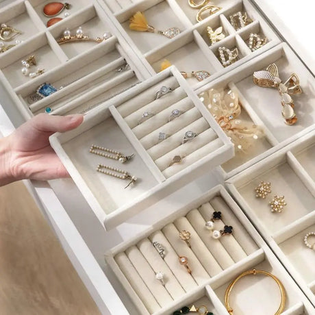 Plush jewelry storage box jewelry box rings earrings bracelets necklaces storage display shelf - V.I.P Digital Presence
