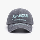 Gorra de béisbol sencilla y moderna para exteriores, versátil, con ala curva y bordado de letras para hombre y mujer, con lengüeta plana y cara lavada.