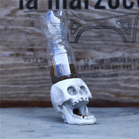 The resin three-dimensional skull feeder base can hang an automatic animal feeder - V.I.P Digital Presence