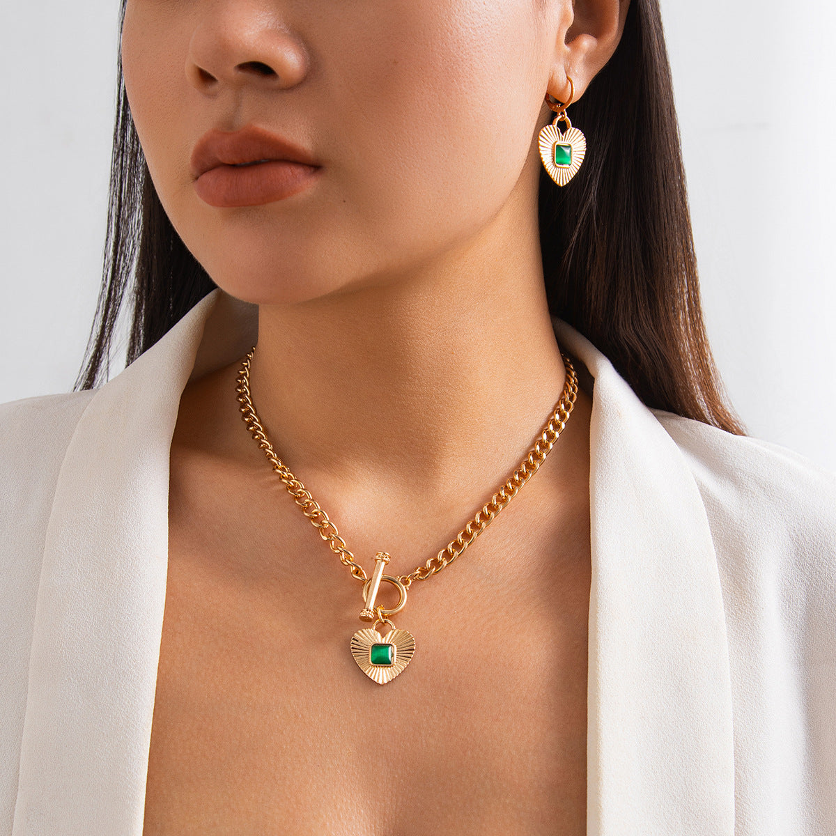 Fashionable diamond studded heart-shaped pendant necklace with a light luxury style and metallic feel, Necklace set - V.I.P Digital Presence