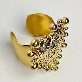 European and American niche design retro gold big love open wide metal bracelet light luxury high-end exquisite bracelet - V.I.P Digital Presence