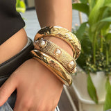 Fashionable pleated concave pearl bracelet with light luxury and metallic feel Bracelet wide face - V.I.P Digital Presence