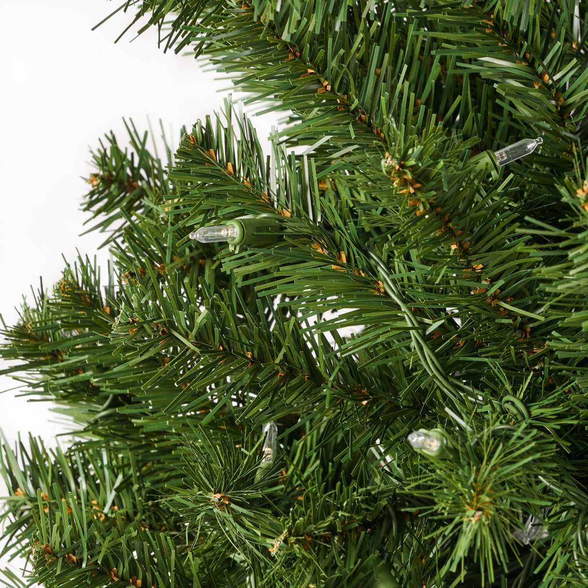4.5' Hinged Tree with 200 Clear Lights-UL,Dia:32 - V.I.P Digital Presence