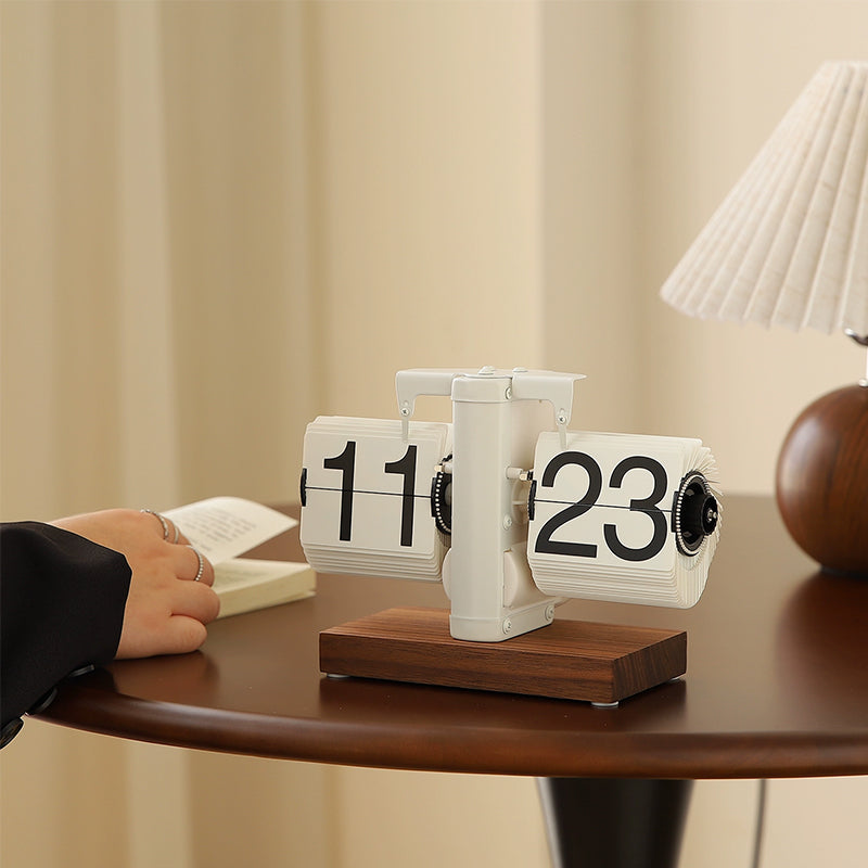 Retro flip digital clock, battery - powered mechanical clock for home & office decor - V.I.P Digital Presence