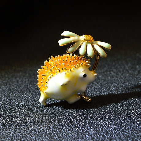 CINDY XIANG Cute Hedgehog Brooch Fashion Daisy Brooches For Women Animal Jewelry Funny Winter Design High Quality - V.I.P Digital Presence