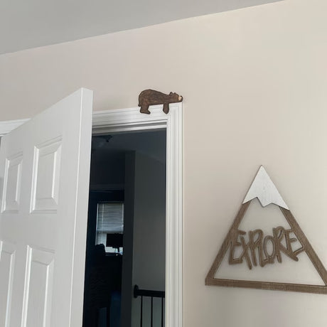 Interesting animal brown bear room door top wooden decoration home creative door frame decoration ornaments - V.I.P Digital Presence