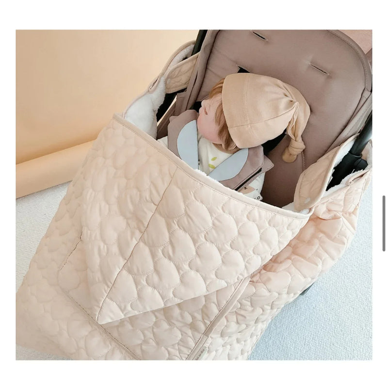Manta de invierno para cochecito, manta cálida de forro polar para bebé, accesorio para envolver a recién nacidos, capa acolchada resistente al viento, funda de edredón con correa