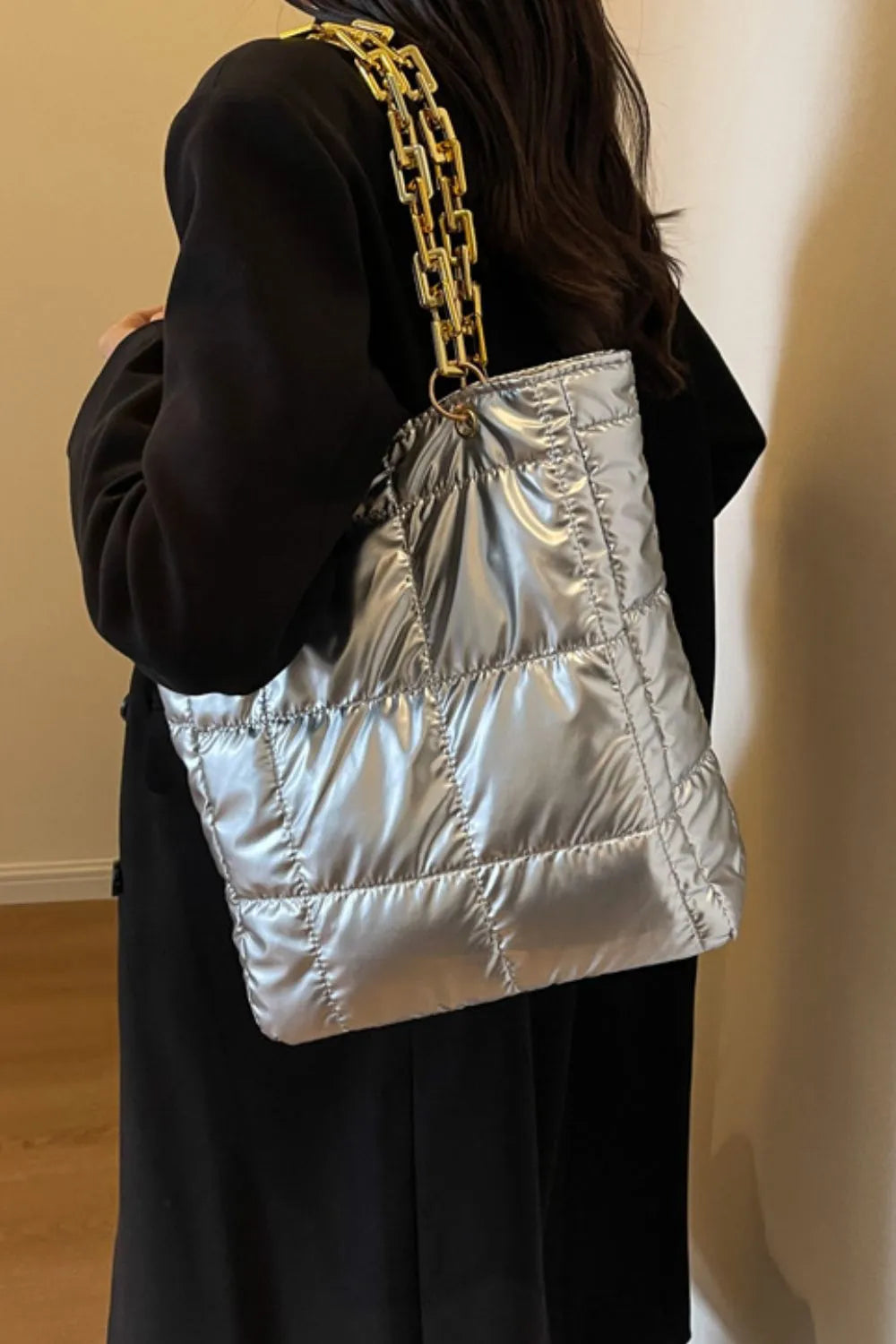 Bubble Texture Chain Handbag - V.I.P Digital Presence
