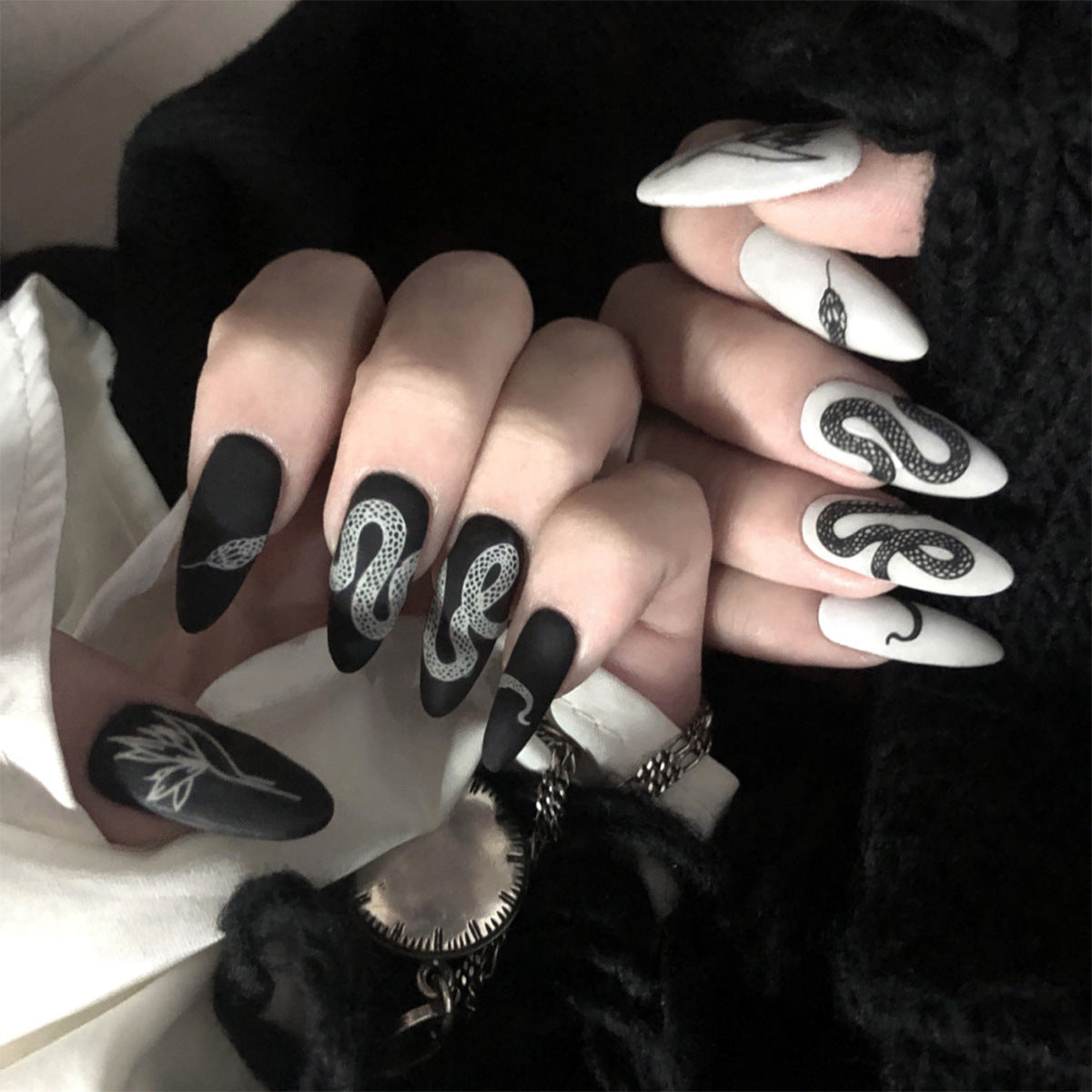 Dark Snake Pattern Mandarin Duck Wearing Manicure Fake Nail Manicure Patch Nail Patch Waterproof Removable Nail - V.I.P Digital Presence