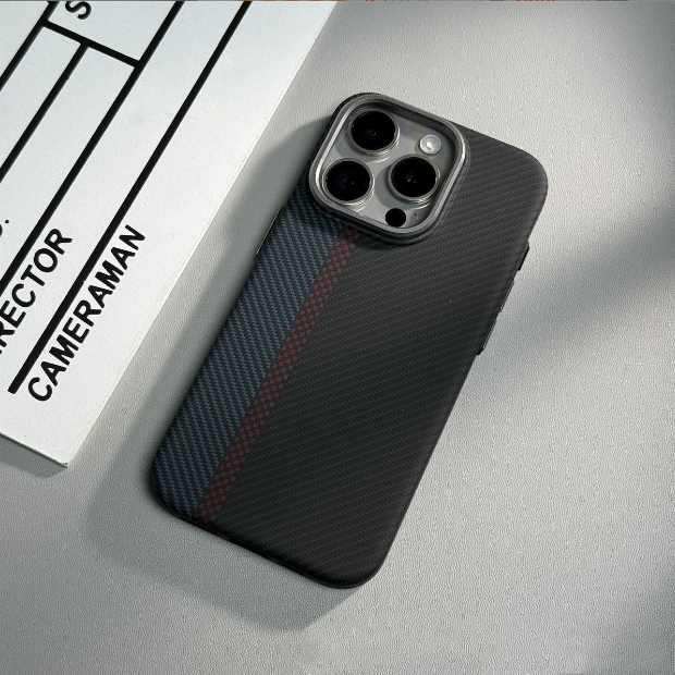 Adecuado para iPhone 15 ProMax, funda rígida magnética con patrón de Kevlar, funda protectora anticaídas con patrón de fibra de carbono 14