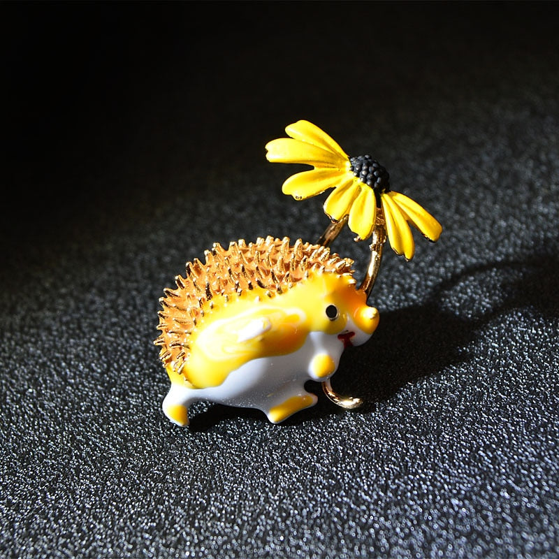 CINDY XIANG Cute Hedgehog Brooch Fashion Daisy Brooches For Women Animal Jewelry Funny Winter Design High Quality - V.I.P Digital Presence
