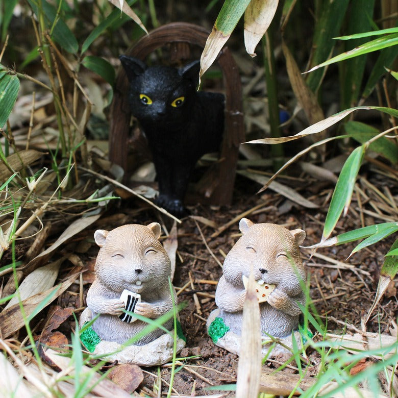 Cat and mole gardening decorative resin ornaments - V.I.P Digital Presence