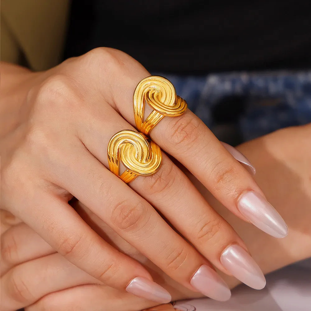18K Gold-Plated Twisted Ring - V.I.P Digital Presence