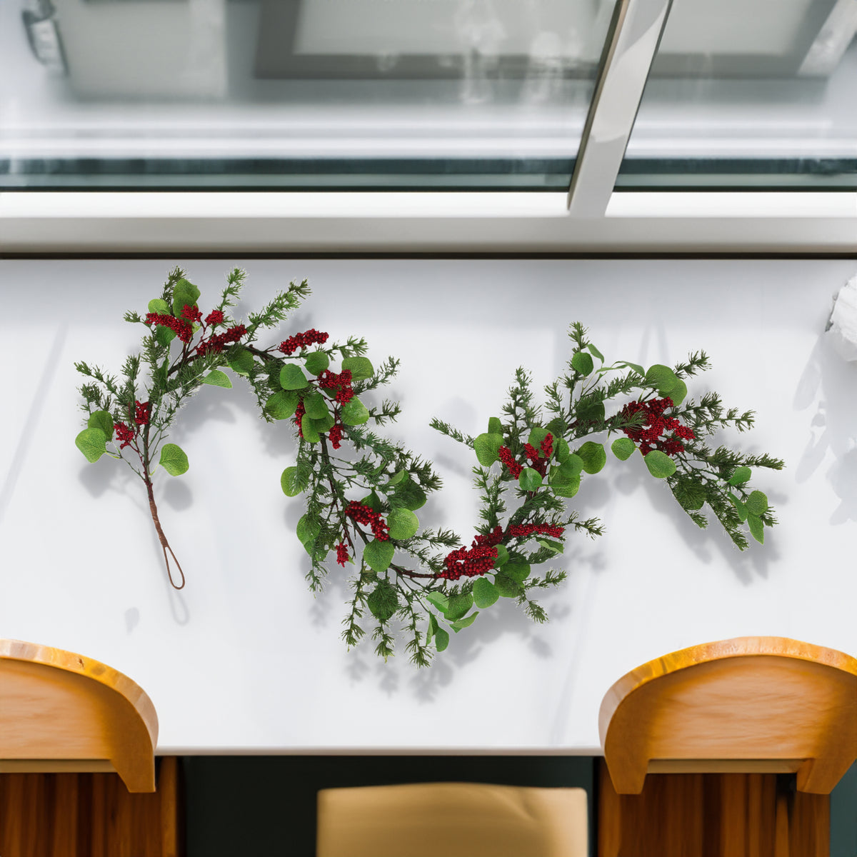 5' LEAVES/BERRY GARLAND - V.I.P Digital Presence