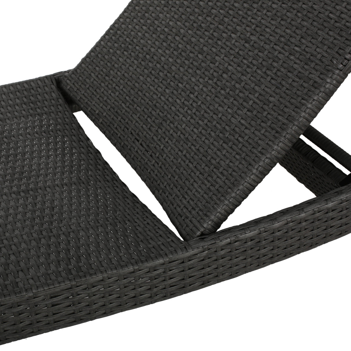 SALEM PE WICKER CHAISE LOUNGE - V.I.P Digital Presence