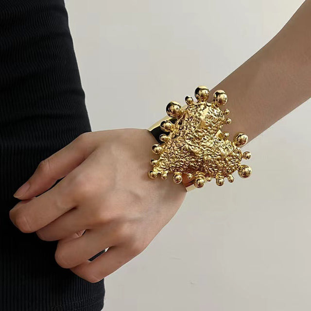 European and American niche design retro gold big love open wide metal bracelet light luxury high-end exquisite bracelet - V.I.P Digital Presence