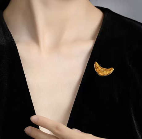 Croissant corsage brooch high-end female design niche silver croissant internet celebrity couple badge - V.I.P Digital Presence
