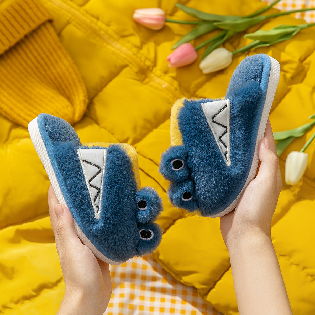 Pantuflas de algodón para niños, cálidas, de algodón, con dibujos animados coreanos, para el invierno, peludas y multicolores.
