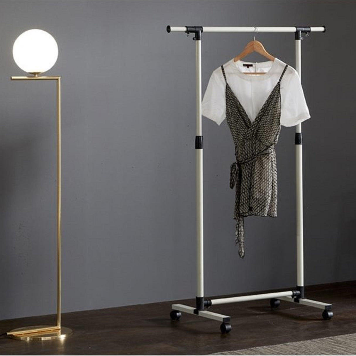 Short hanger, used for hanging heavy-duty rolling hangers with bottom racks and wheels for clothes - V.I.P Digital Presence