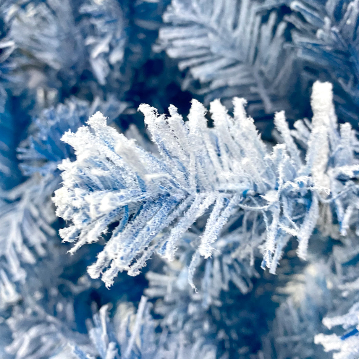 6FT pre ignited hinge chain artificial fir Christmas tree, Christmas tree snowflake flocking person with 750 Christmas branches - V.I.P Digital Presence