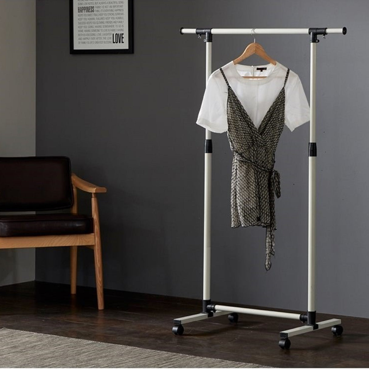 Short hanger, used for hanging heavy-duty rolling hangers with bottom racks and wheels for clothes - V.I.P Digital Presence