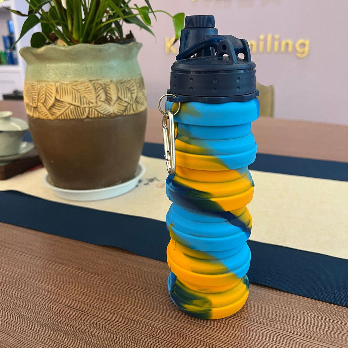 Vasos deportivos plegables de silicona para hombre y mujer, innovadores y prácticos para viajes al aire libre. Botellas portátiles de agua fría.